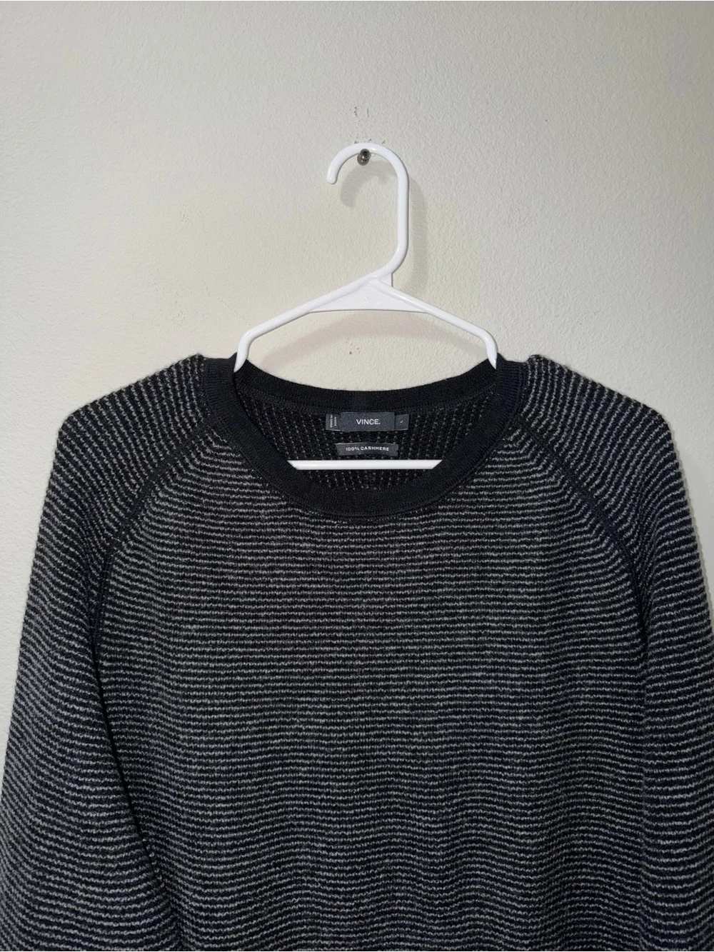 Men’s VINCE 100% CASHMERE CREWNECK SWEATER Black Soft Large Quiet Luxury Preppy